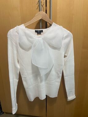 Gracia cream bow sweater medium New